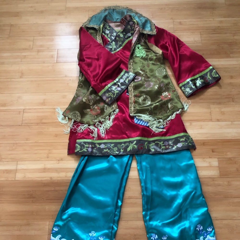 Disney Store Elizabeth Swann Pirates Costume